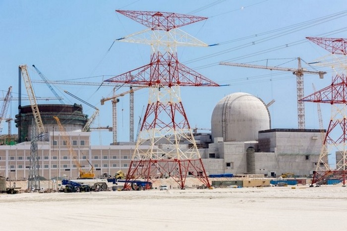 На блоке №2 АЭС «Барака» установлен купол гермозоны реакторного отделения.